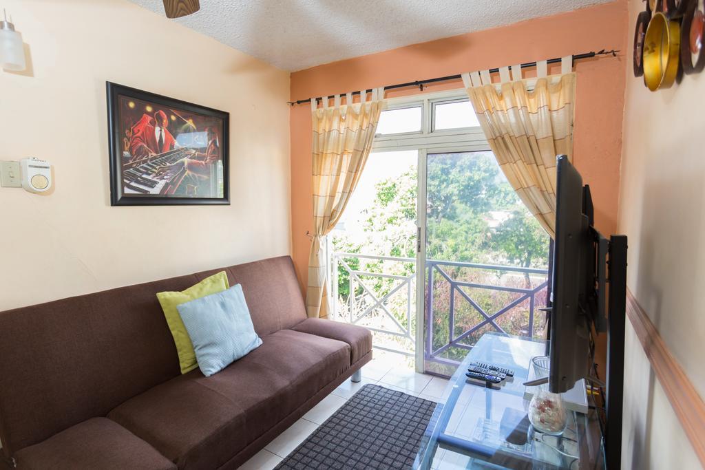 Cozy Accommodations Kingston Exterior photo